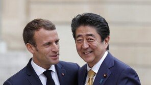 아베·마크롱 “안보리 대북제재의 완전한 이행 필요”