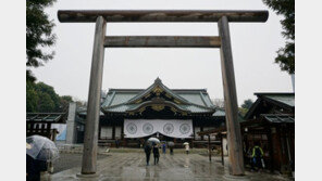 日의원 70명 야스쿠니 참배…중국 의식해 ‘조용히’