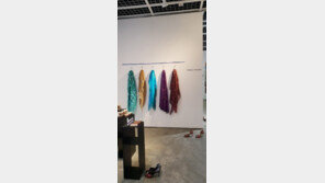  ‘옷∙가방∙신발’ 패션업계 신제품 시즌…이색 전시회도 봇물