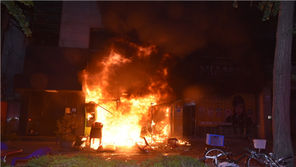 “나를 무시” 단골 편의점주와 다툰 뒤 불질러 죽게 한 손님 징역 13년