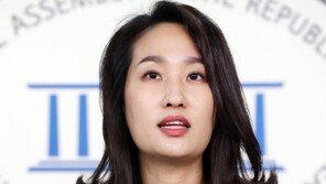 바른미래 “첫눈 내렸다…靑, 약속대로 탁현민 쿨하게 놓길”