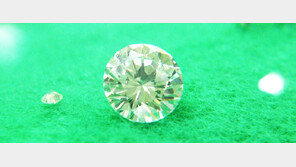 1주일이면 1캐럿, 가격은 9분의 1…인공 다이아몬드 인정받을까
