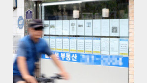 “집 팔러 왔다 그냥 돌아가네요”…금리동결에 집주인 일단 ‘안도’