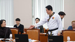 이동섭 의원, 태권도복 입고 국감 참석