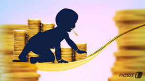 “어차피 줄돈 세금 줄이자” 할아버지, 손자 증여 90% 급증