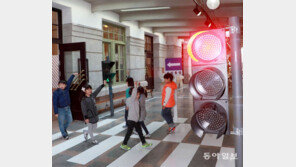 “횡단보도 앞 신호등 잘 보이나요?” 공공디자인 전시회