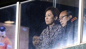 한화 김승연 회장은 왜 팬들에게 장미꽃을 선물했을까