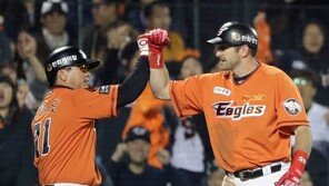 ‘막강 불펜 확인’ 한화, 샘슨과 타선에 달린 2차전