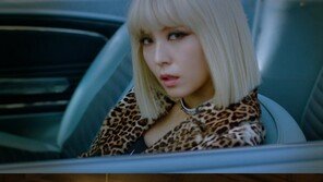 ‘컴백’ 보아, 파격 패션+금발 변신…압도적 카리스마