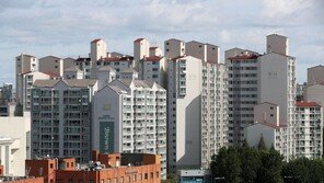 한풀꺾인 ‘미친집값’ 하락세 이어갈까…금리·주택공급 ‘변수’