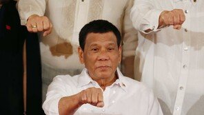 두테르테 “인권따위 신경 안쓴다”…마약업자 살해 거듭 다짐