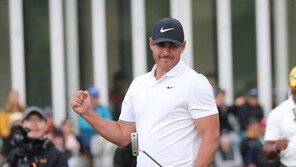 브룩스 켑카, CJ컵 우승…투어 5승-세계 1위 겹경사