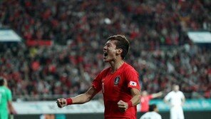 멈추지 않는 황의조의 발, J리그 14호골 터뜨려