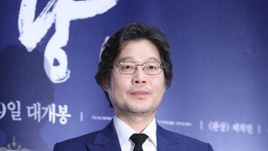 배우 유재명, 12살 연하 여자친구와 결혼