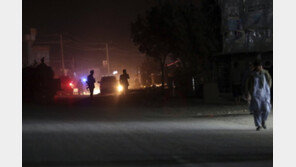 아프간총선 이틀째…도로변서 매설 폭탄 폭발, 민간인 최소 11명 사망