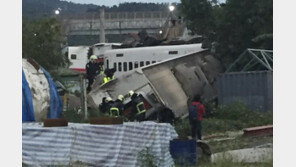 대만, 고속 열차 탈선으로 17명 사망