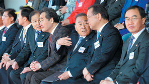 이북도민 체육대회 찾아간 이낙연 총리-장관들