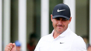 켑카, 세계1위 등극 ‘이글 세리머니’