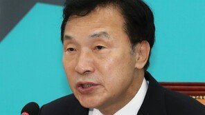 손학규 “외교활약, 文대통령 지지율 하락은 경제 때문”