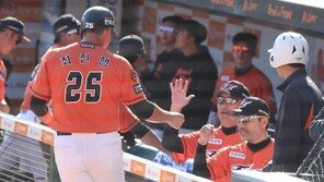 긴 암흑기 끝은 PS 첫 판 탈락? 한화, ‘롯데·LG 전철’ 위기