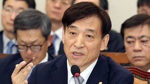 이주열 한은 총재 “실물경기 유지되면 11월 금리인상 검토”