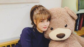 김유정, 곰인형보다 더 귀여운 ‘인형 비주얼’