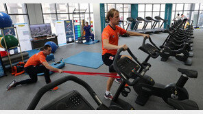 “앉아만 있는 게 흡연보다 안 좋아…신장질환 두 배”