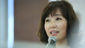 공지영 “개인을 이렇게 말살해도 되나? 거의 조직적 움직임”