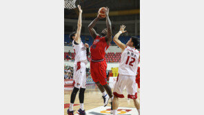 [바스켓볼 브레이크] 전쟁터로 바뀐 골밑 팬들은 더 즐겁다