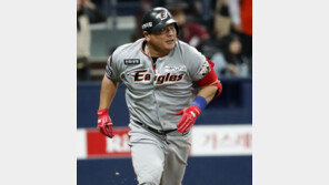 ‘김태균 결승타’ 한화, 넥센 꺾고 기사회생…11년만의 PS 승리