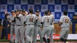 벼랑 끝 딛고 선 한화, 넥센은 오히려 쫓긴다