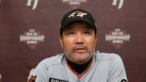 ‘벼랑 끝 탈출’ 한용덕 감독 “삼중살 때 ‘그냥 끝나나’ 싶었다”