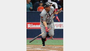 ‘결승타’ 김태균 “11년간 기다려준 팬들에 항상 미안했다”