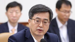 김동연 “公기관 고용승계 확실히 조사…아주 엄벌 처하겠다”