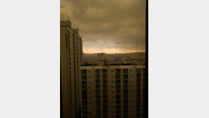 “인천날씨, 지구 멸망 5분 전 상태” … 잿빛 하늘에 천둥·번개 왜?