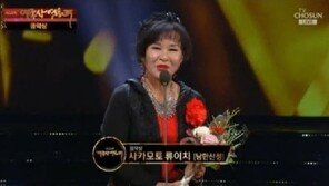 ‘한사랑 대리수상’에  “희대의 코미디…내년엔 내가 올라가겠다” 조롱 봇물