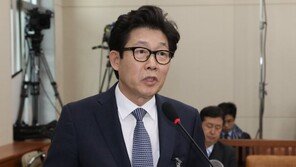 고개숙인 조명래 “위장전입·다운계약서 작성 사죄드린다”