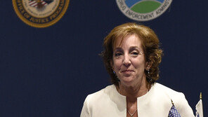 美 전직 외교관 “트럼프 행정부 외교정책, 카오스” 작심 비판