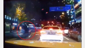 “왜 내 차선 끼어들어?” 상대방 운전자 매단채 달린 30대
