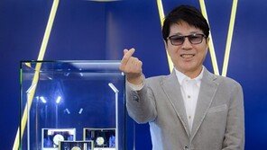 [연예현장.jpg] 조용필 데뷔 50주년 기념 메달 공개 “가장 큰 영광”