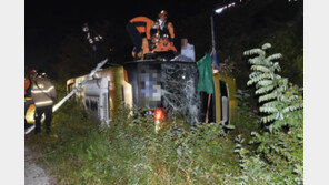 천안논산고속道 버스 5m 추락…1명사망·13명 중경상