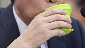 “두 살짜리에 2000만원 용돈 주나”…각종 의혹에 진땀 흘린 조명래 