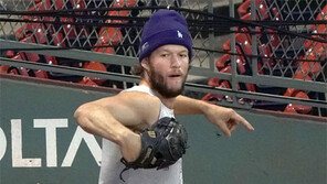 “류현진 믿는다” 계속 2선발…원정 2차전 출격