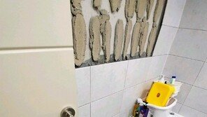 난데없이 욕실 대형 벽타일이 ‘와장창’…가슴 쓸어내린 입주민