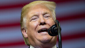 “美 정계에 사회주의가 부활하고 있다”…백악관의 ‘색깔론’