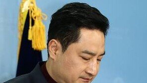 동료 변호사, ‘구속’ 강용석에 “항소심 남은 가능성, 반성하는 모습뿐”