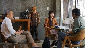 국내서 ‘두문불출’ 홍상수-김민희, 촬영현장서 어떤가 보니…