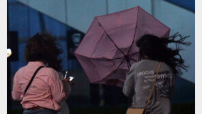 전국 비 내리고 천둥·번개…기온도 뚝 떨어져