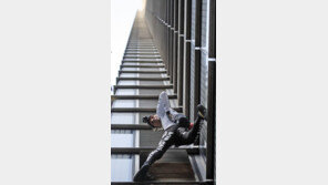 英 경찰, 런던 최고 빌딩 맨손으로 오른 ‘스파이더맨’ 체포