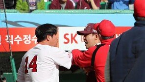 헤드샷에 분노해 방망이 집어던진 최정…SK-넥센 벤치클리어링